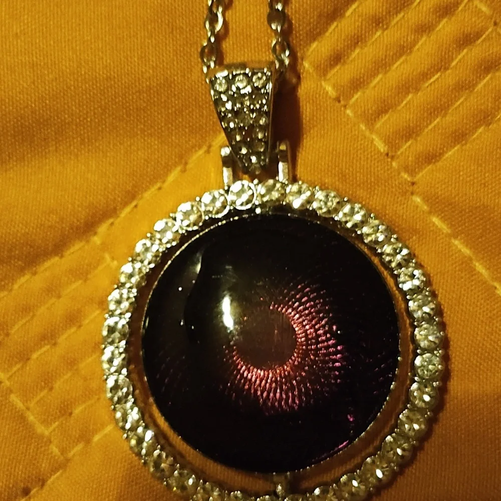 Beautiful eclipse necklace - Picture 6 of 7